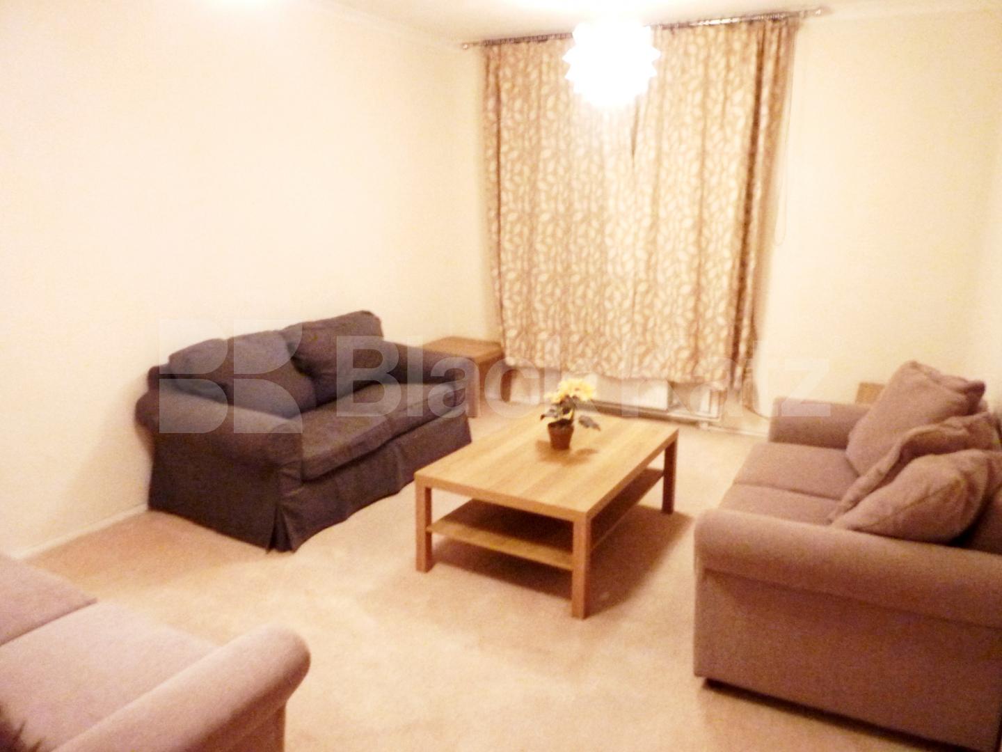 			4 BED - 2 BATH, 4 Bedroom, 1 bath, 1 reception Flat			 Gloucester Gardens, PADDINGTON  BAYSWATER